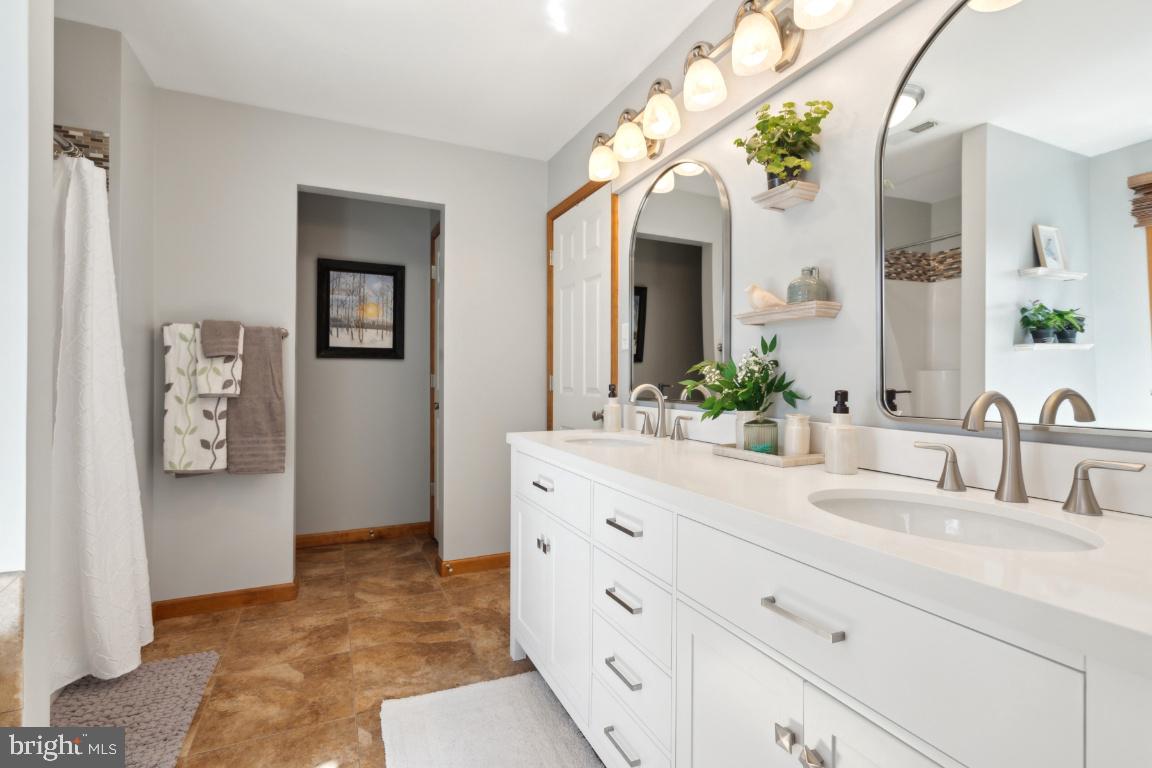 KENSINGTON COURTS - Residential