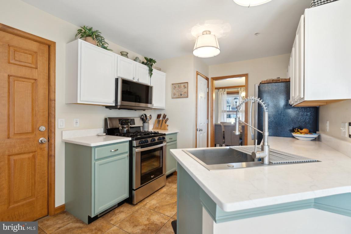 KENSINGTON COURTS - Residential