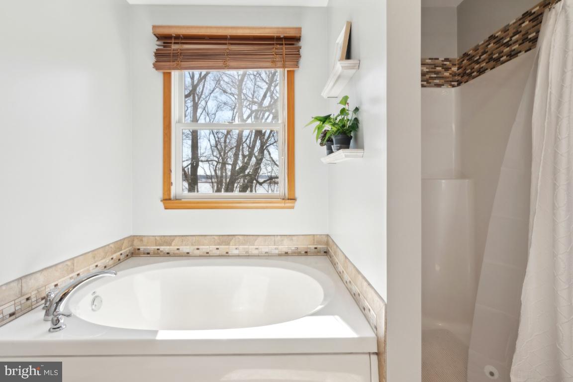 KENSINGTON COURTS - Residential