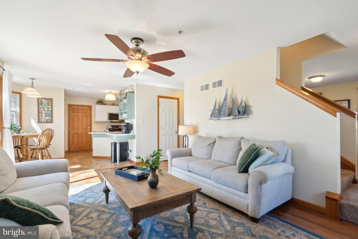 KENSINGTON COURTS - Residential