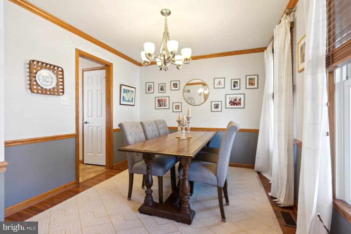 KENSINGTON COURTS - Residential