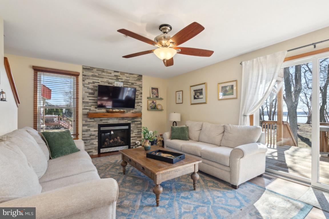 KENSINGTON COURTS - Residential