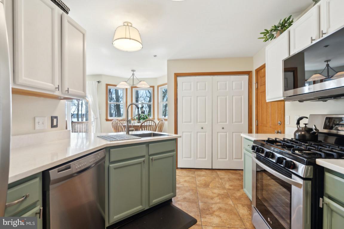 KENSINGTON COURTS - Residential