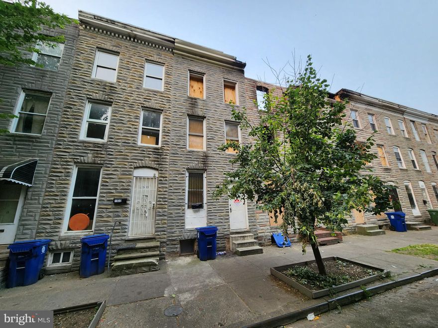 ONLINE AUCTION: Bidding begins 6/20 @ 10:00 AM. Bidding ends 6/22 @ 11:25 AM. List Price is Suggested Opening Bid. This property is located in Baltimore's Mount Clare neighborhood. Nearby attractions include Carroll Park, a green space ideal for outdoor activities, and Carroll Park Golf Course, for golf enthusiasts. The Westside Shopping Center and Mount Clare Junction Shopping Center are conveniently situated nearby, offering a variety of shopping and dining options. Additionally, Grace Medical Center provides healthcare services in the vicinity. The property's location ensures easy access to these attractions and nearby amenities. Deposit: $5,000.