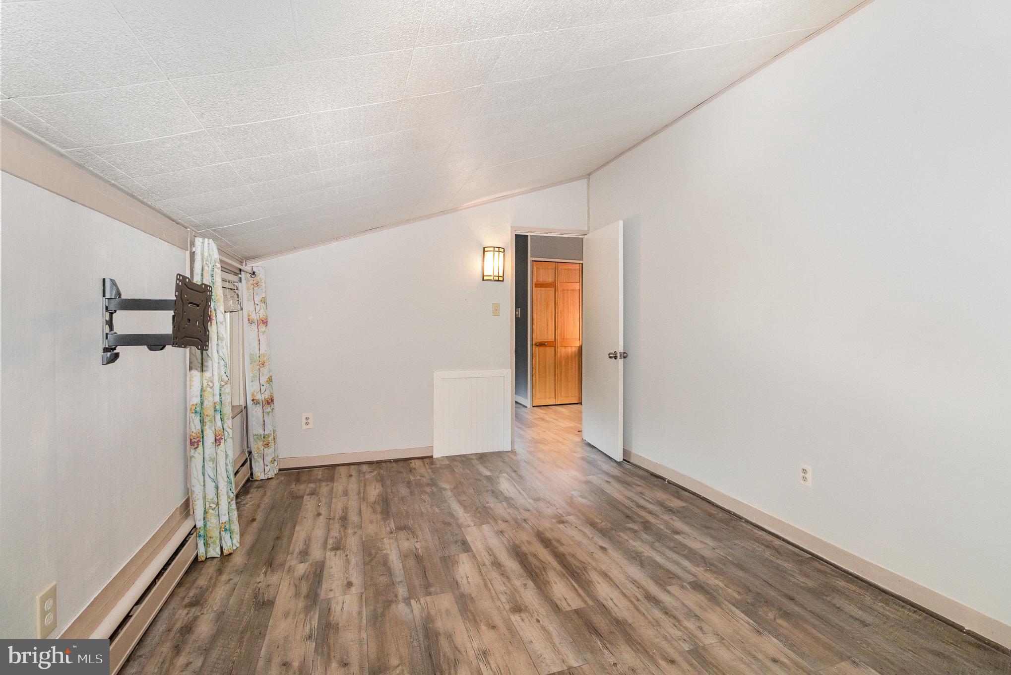 COLONIAL CREST - Residential