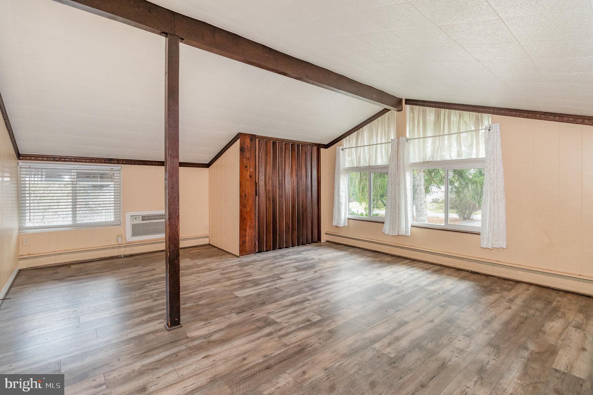 COLONIAL CREST - Residential