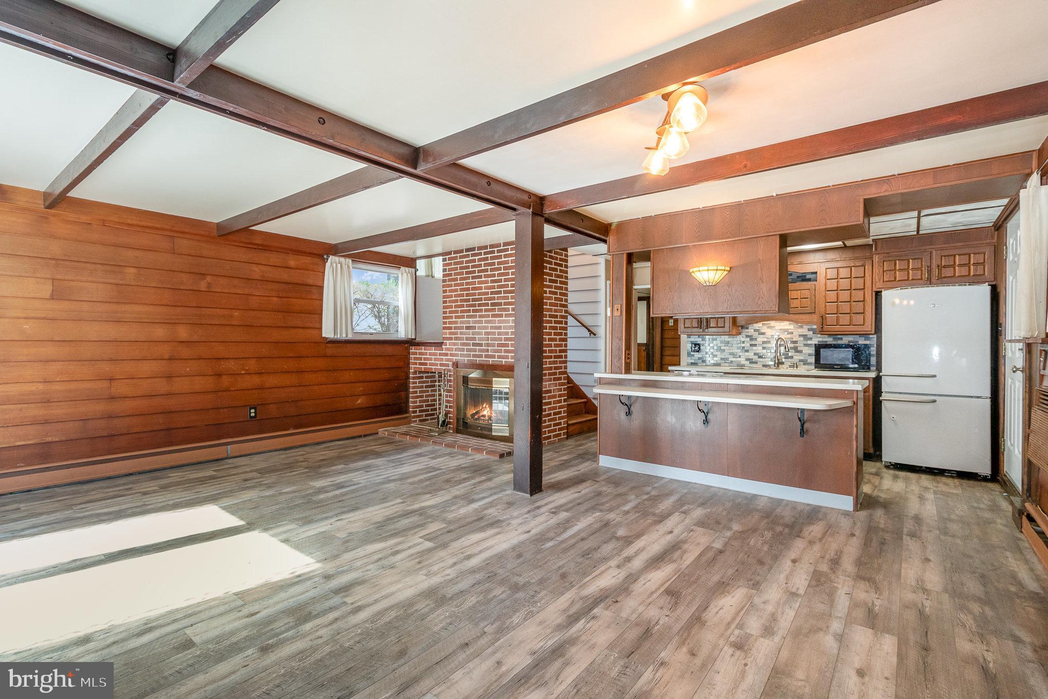 COLONIAL CREST - Residential