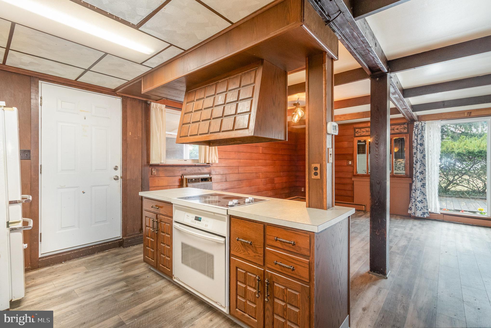 COLONIAL CREST - Residential