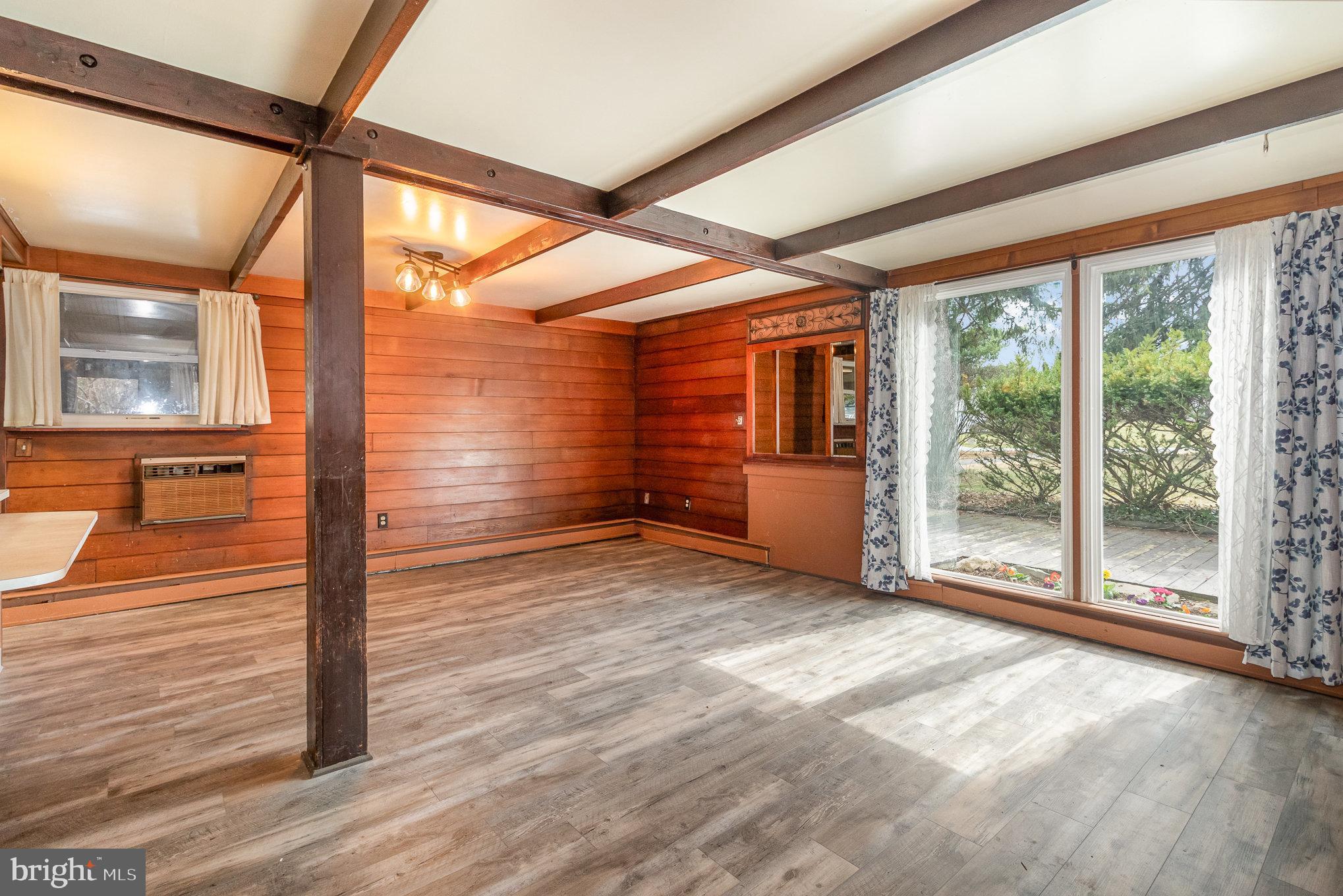 COLONIAL CREST - Residential