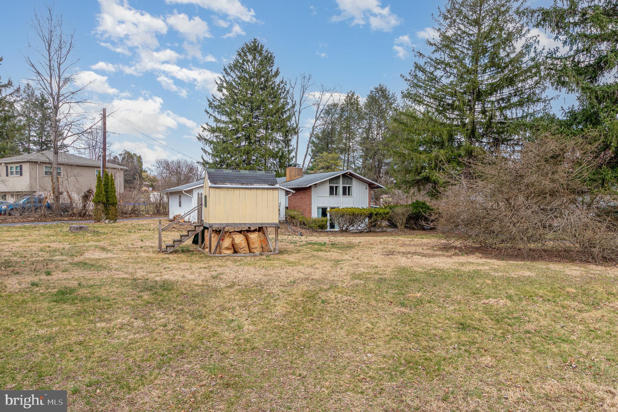 COLONIAL CREST - Residential