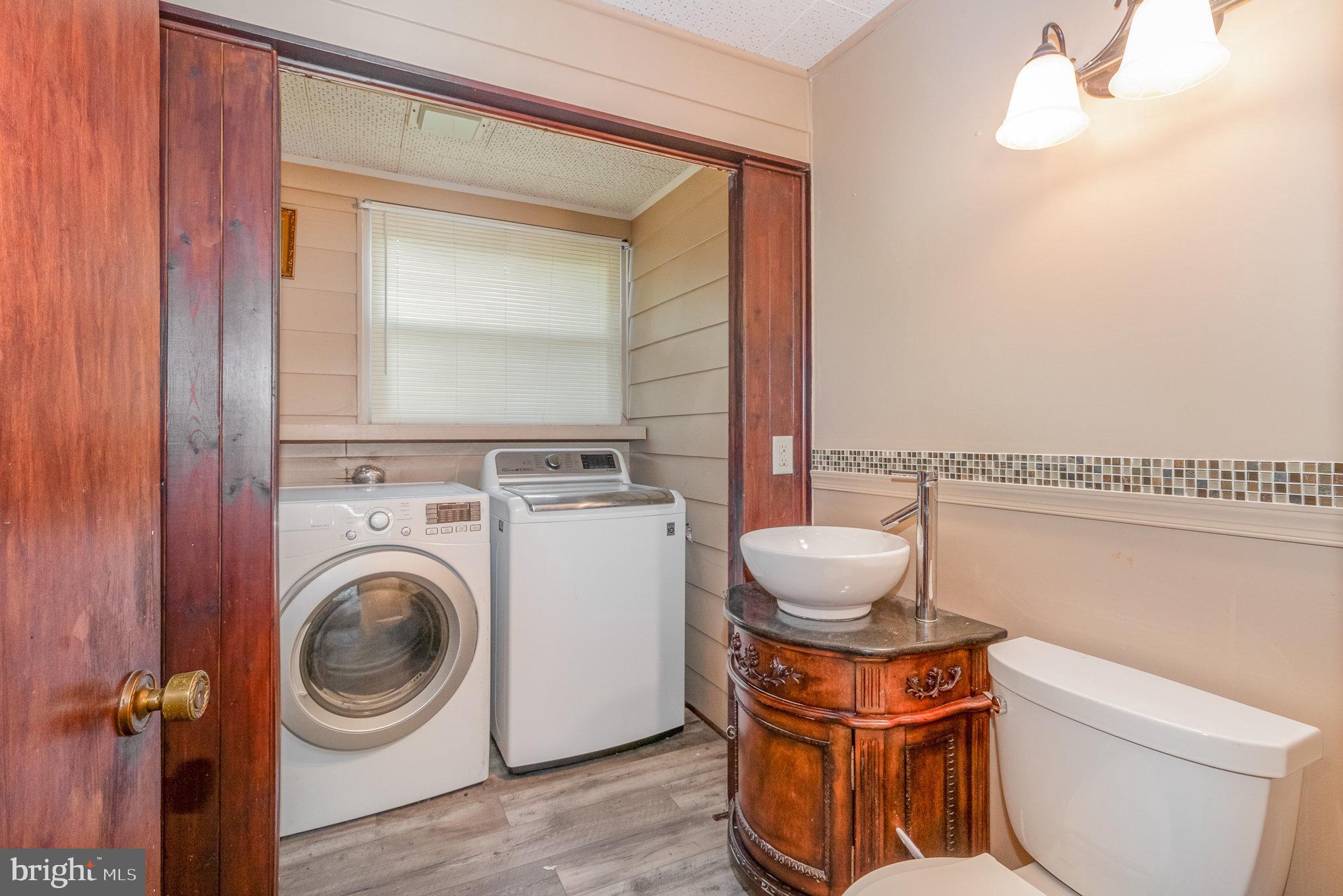 COLONIAL CREST - Residential