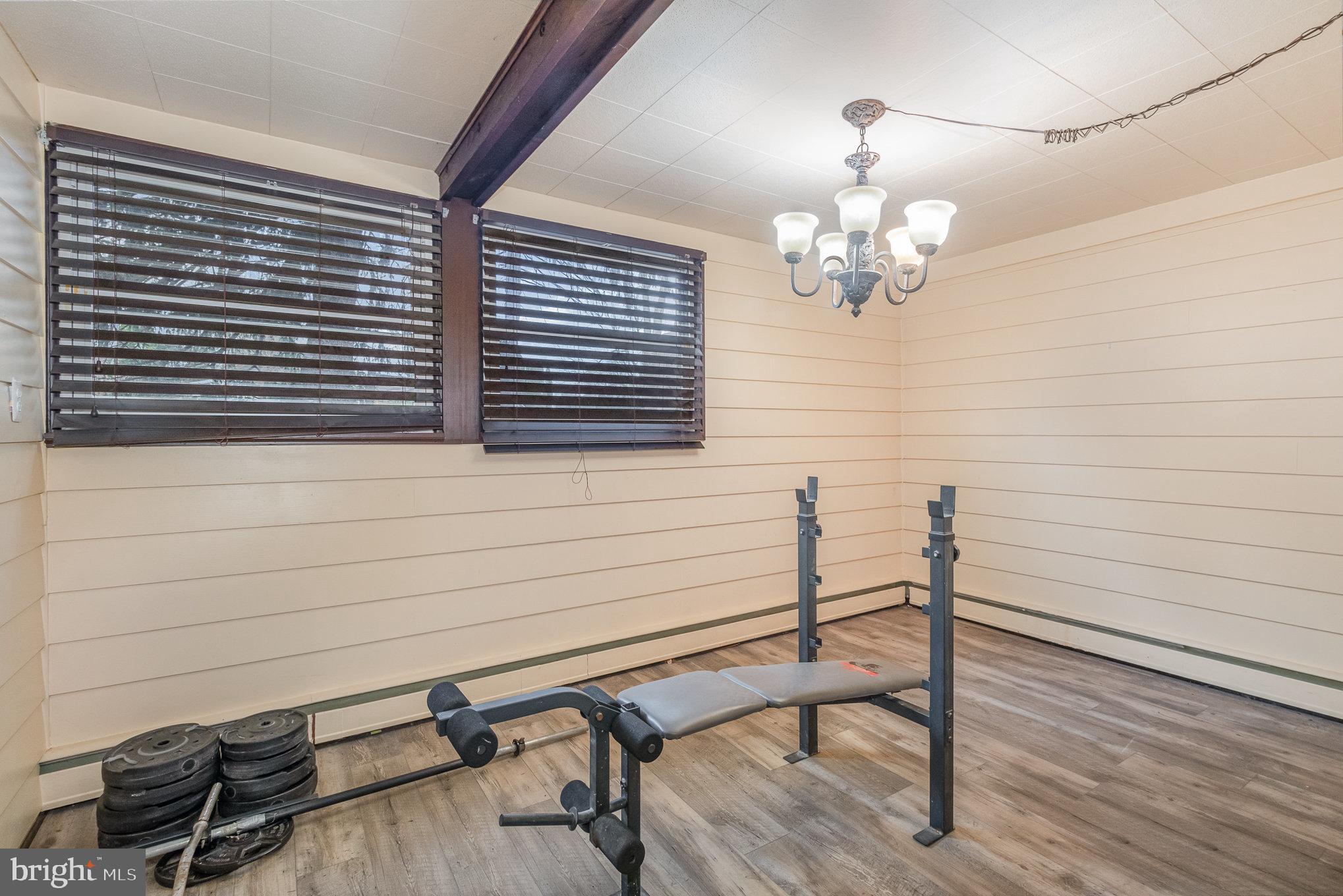 COLONIAL CREST - Residential