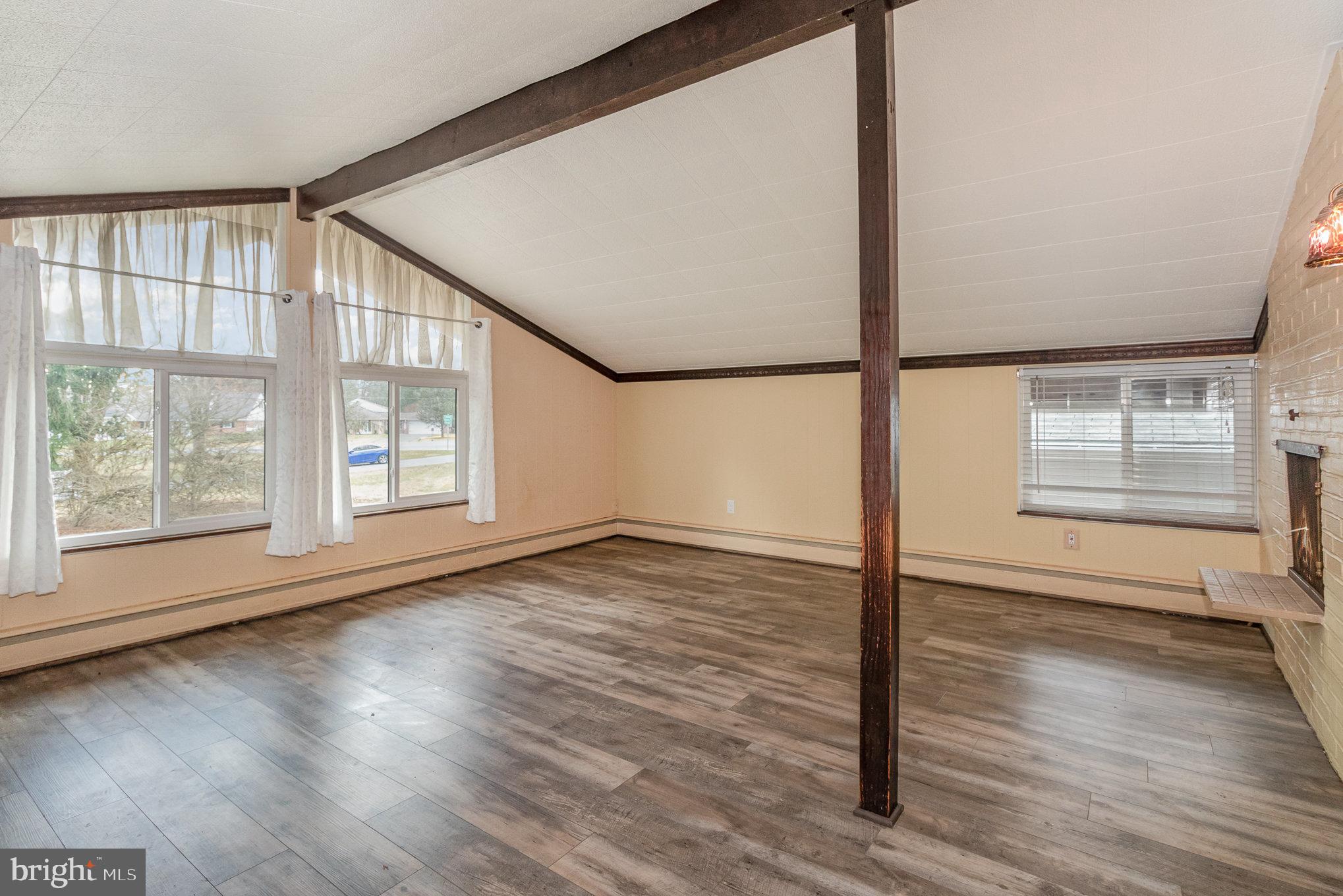 COLONIAL CREST - Residential