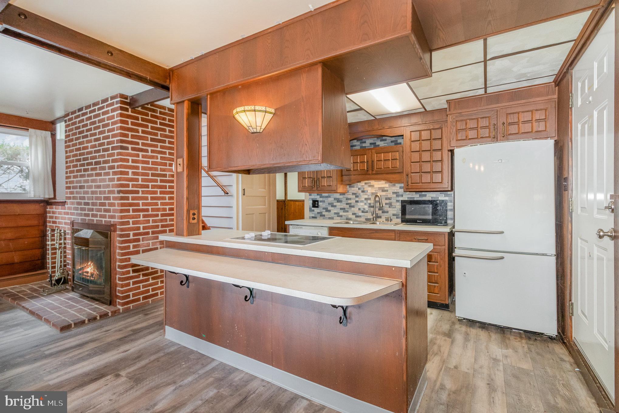 COLONIAL CREST - Residential