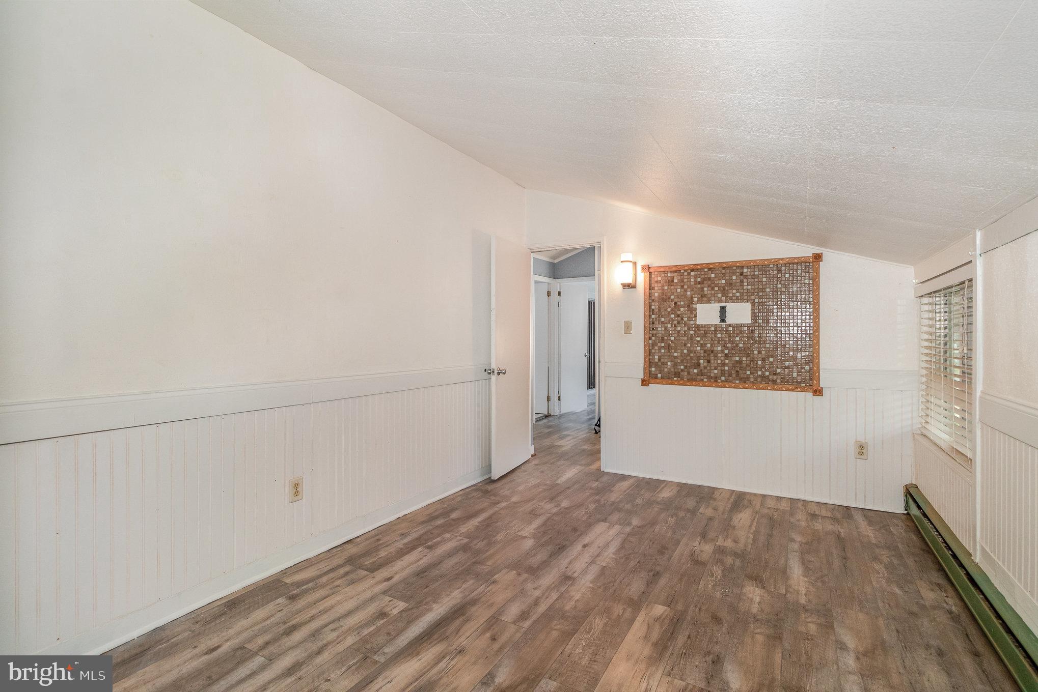 COLONIAL CREST - Residential