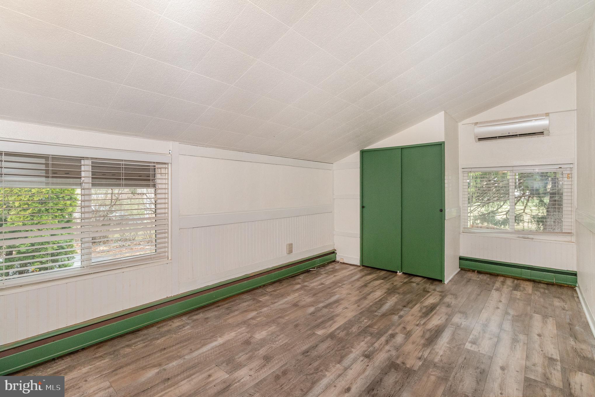 COLONIAL CREST - Residential