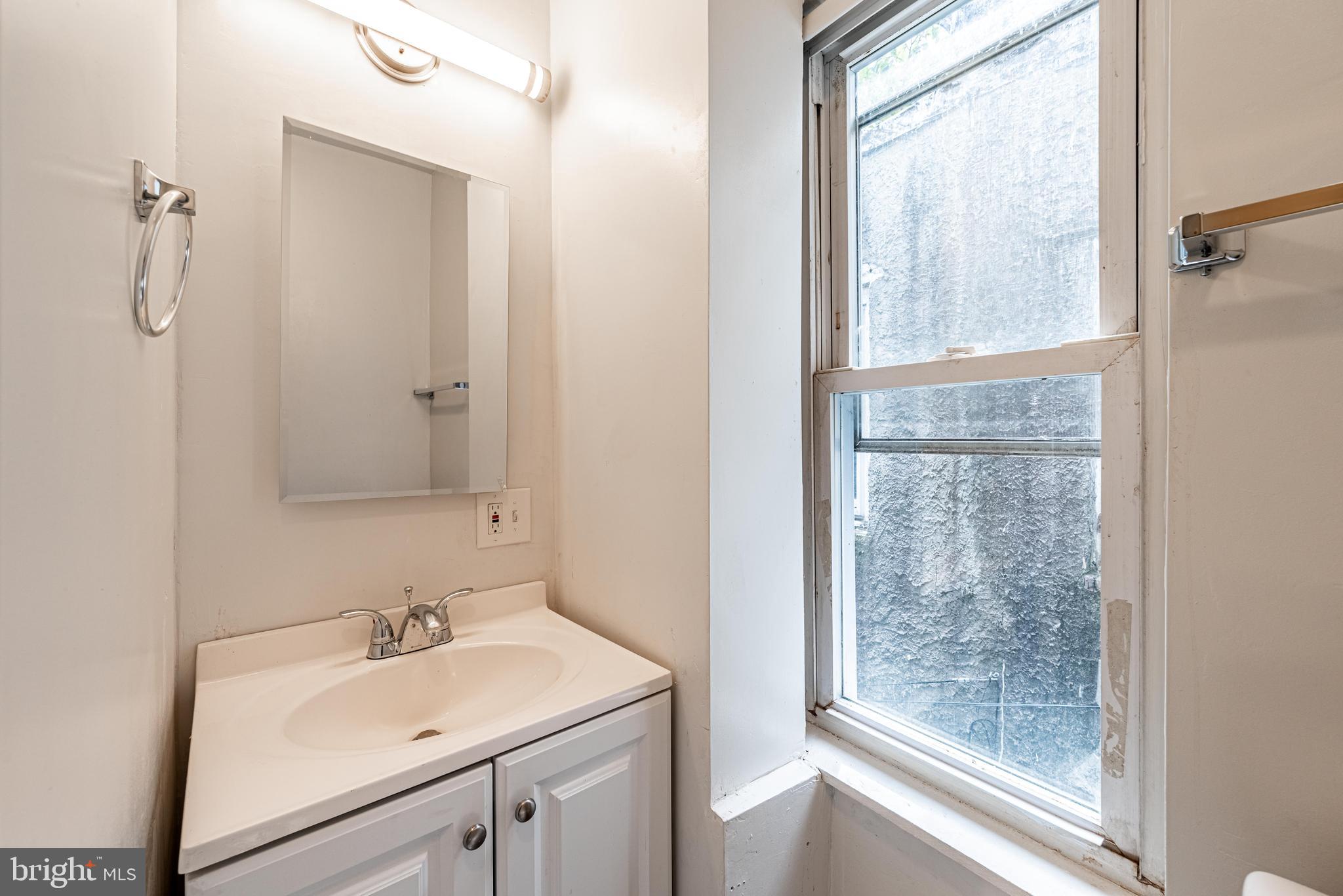 BROADWAY EAST - Residential