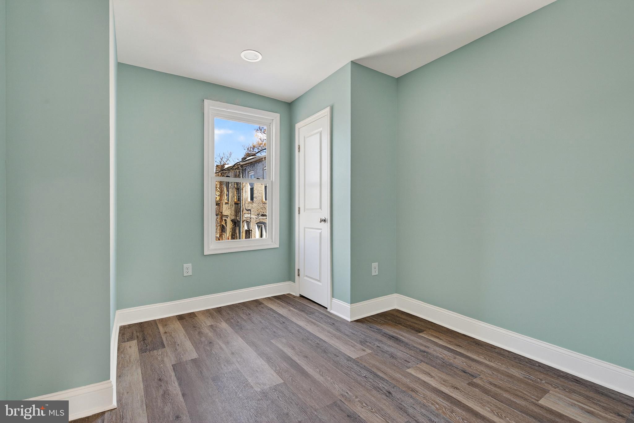 BROADWAY EAST - Residential