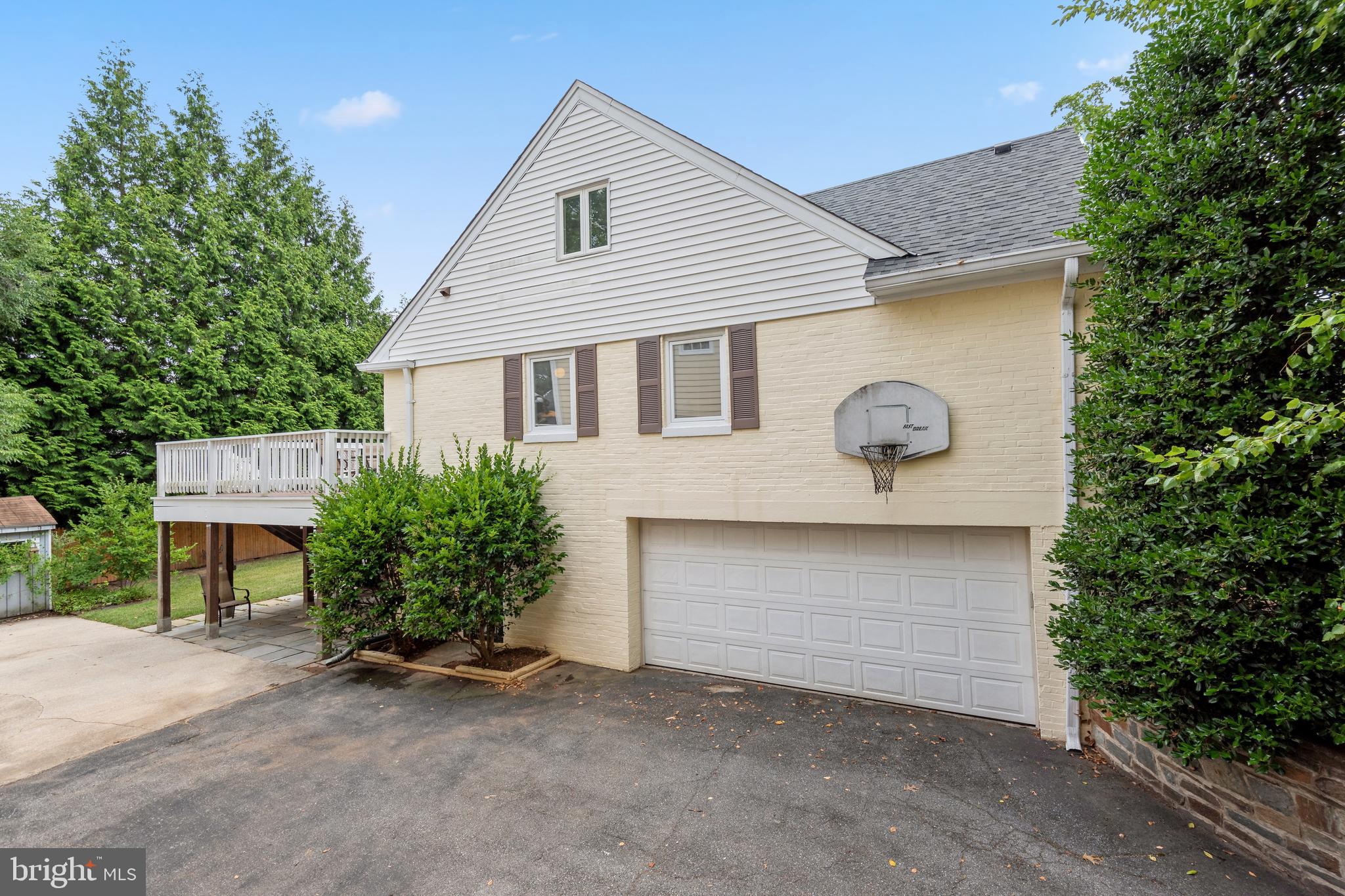 WOODHAVEN - Residential Lease