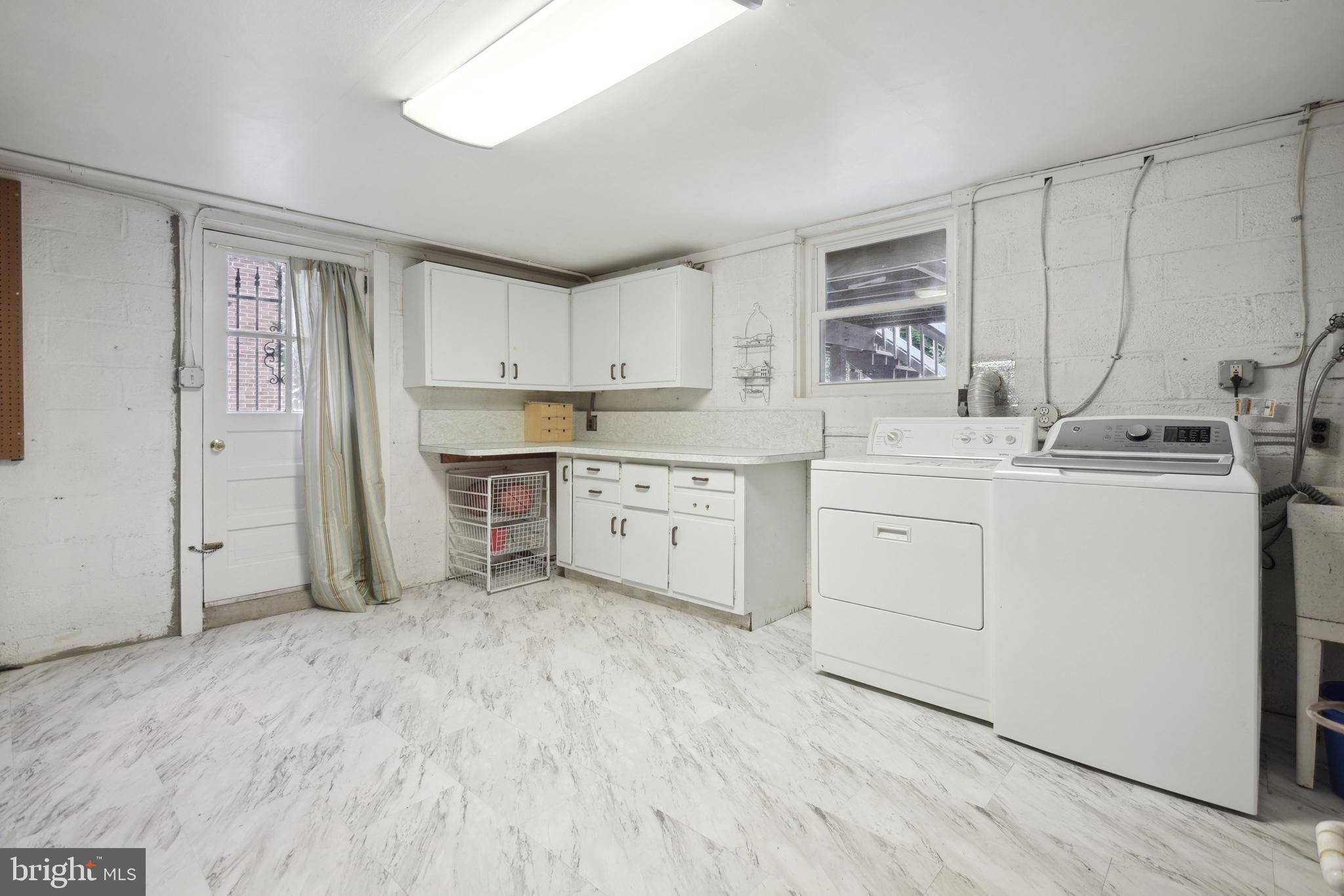 WOODHAVEN - Residential Lease