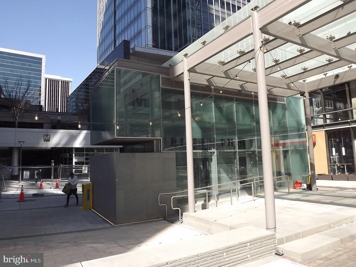 RIVER PLACE SOUTH - Residential Lease