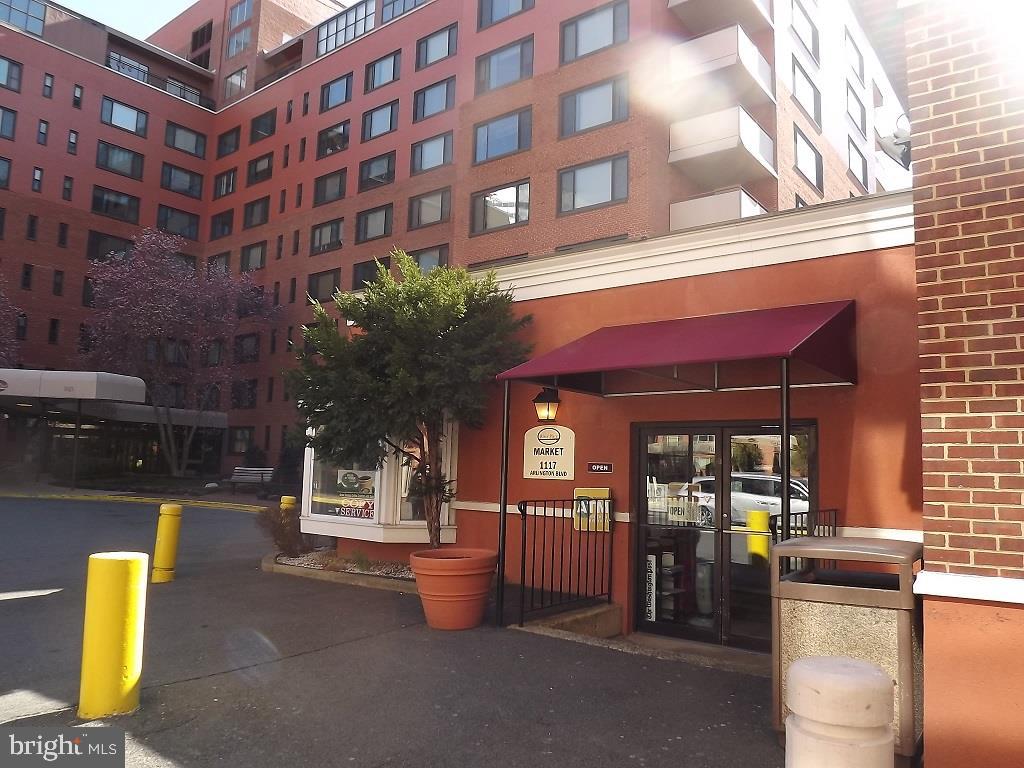 RIVER PLACE SOUTH - Residential Lease