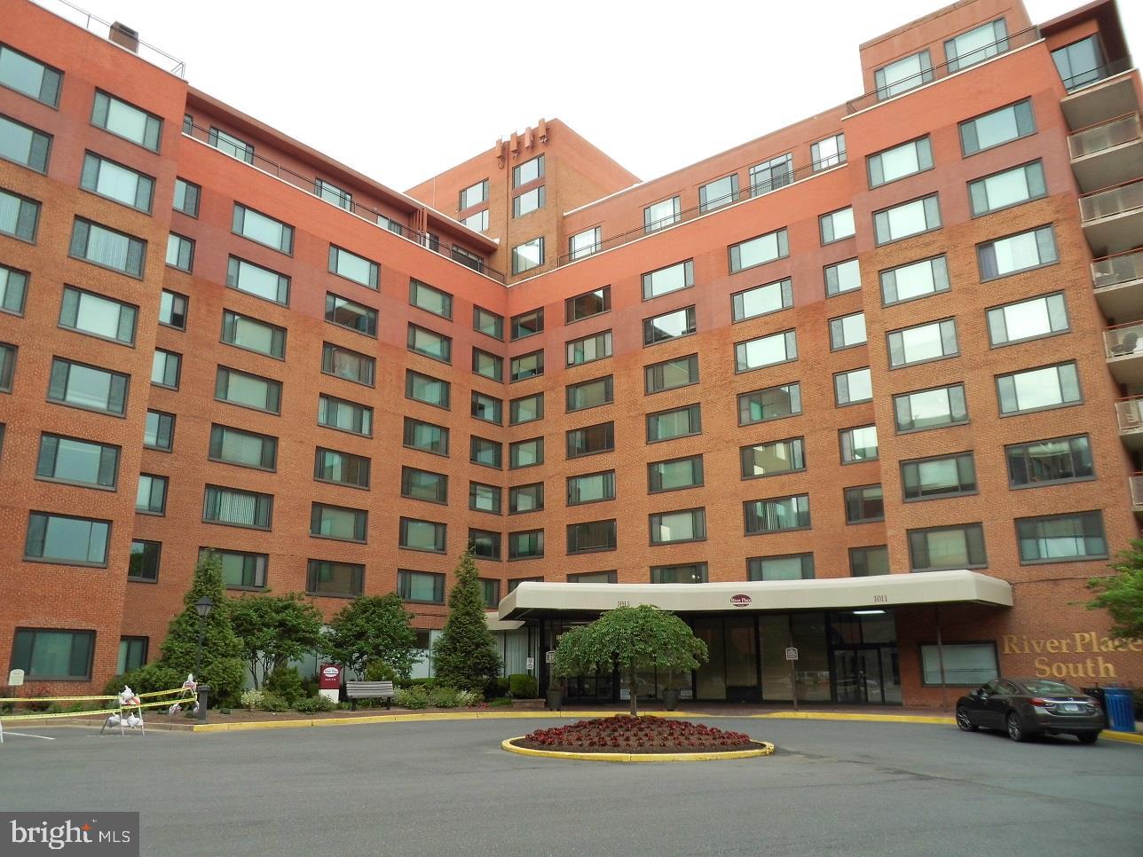 RIVER PLACE SOUTH - Residential Lease