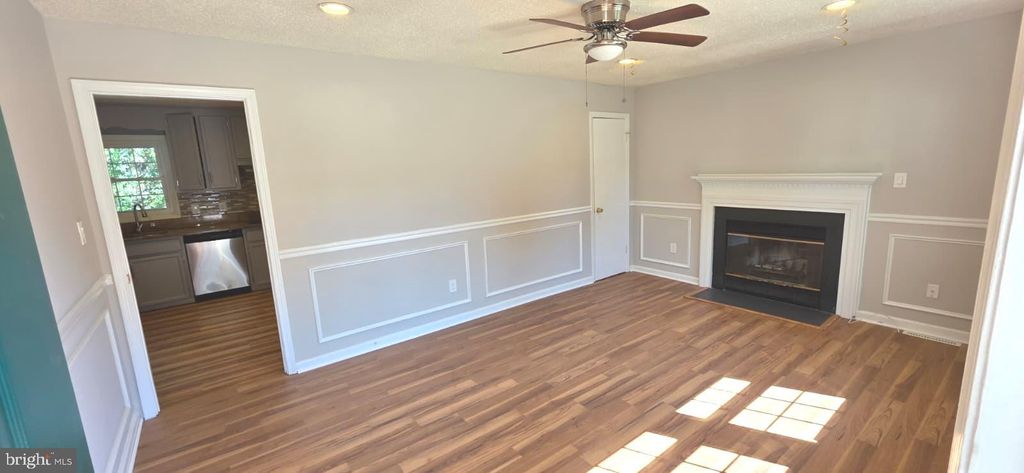 Photo of 125 Oak View Drive SE, LEESBURG, VA 20175 (MLS # VALO2108542)