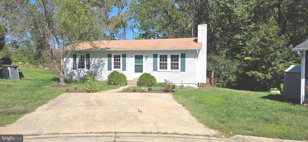 Photo of 125 Oak View Drive SE, LEESBURG, VA 20175 (MLS # VALO2108542)