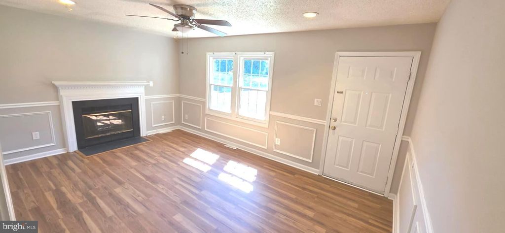 Photo of 125 Oak View Drive SE, LEESBURG, VA 20175 (MLS # VALO2108542)