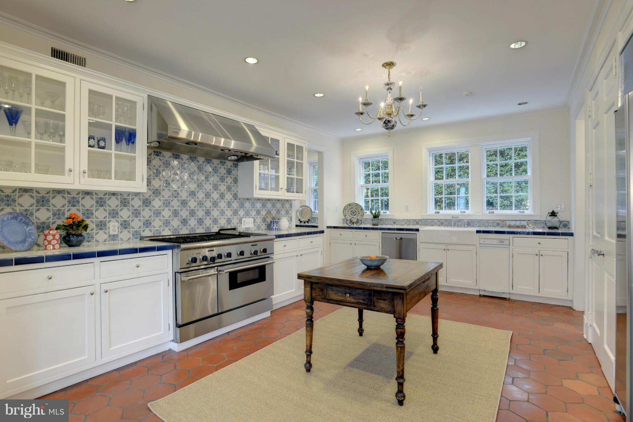 FOREST HILLS - Residential
