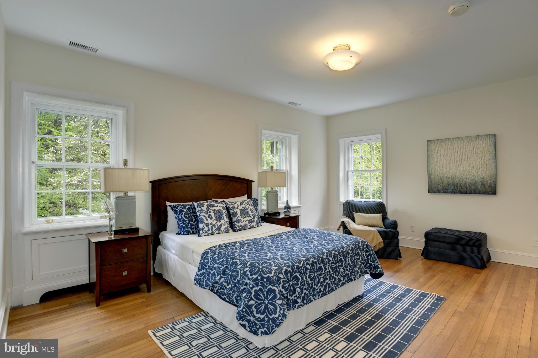 FOREST HILLS - Residential