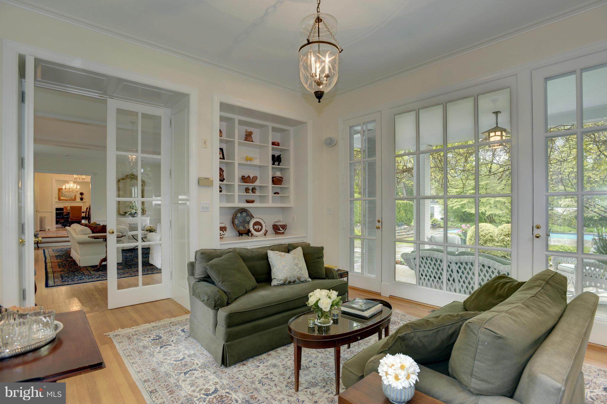 FOREST HILLS - Residential