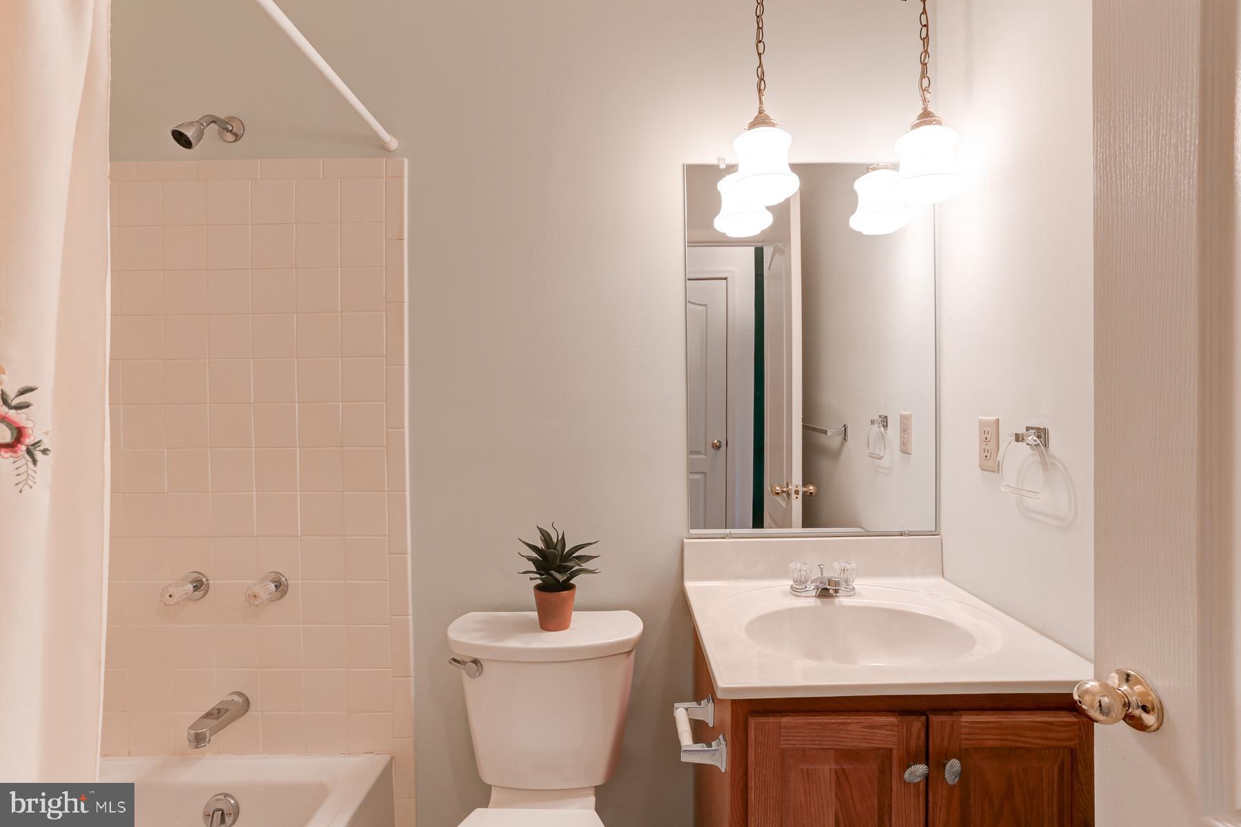 HIDDEN LAKE - Residential