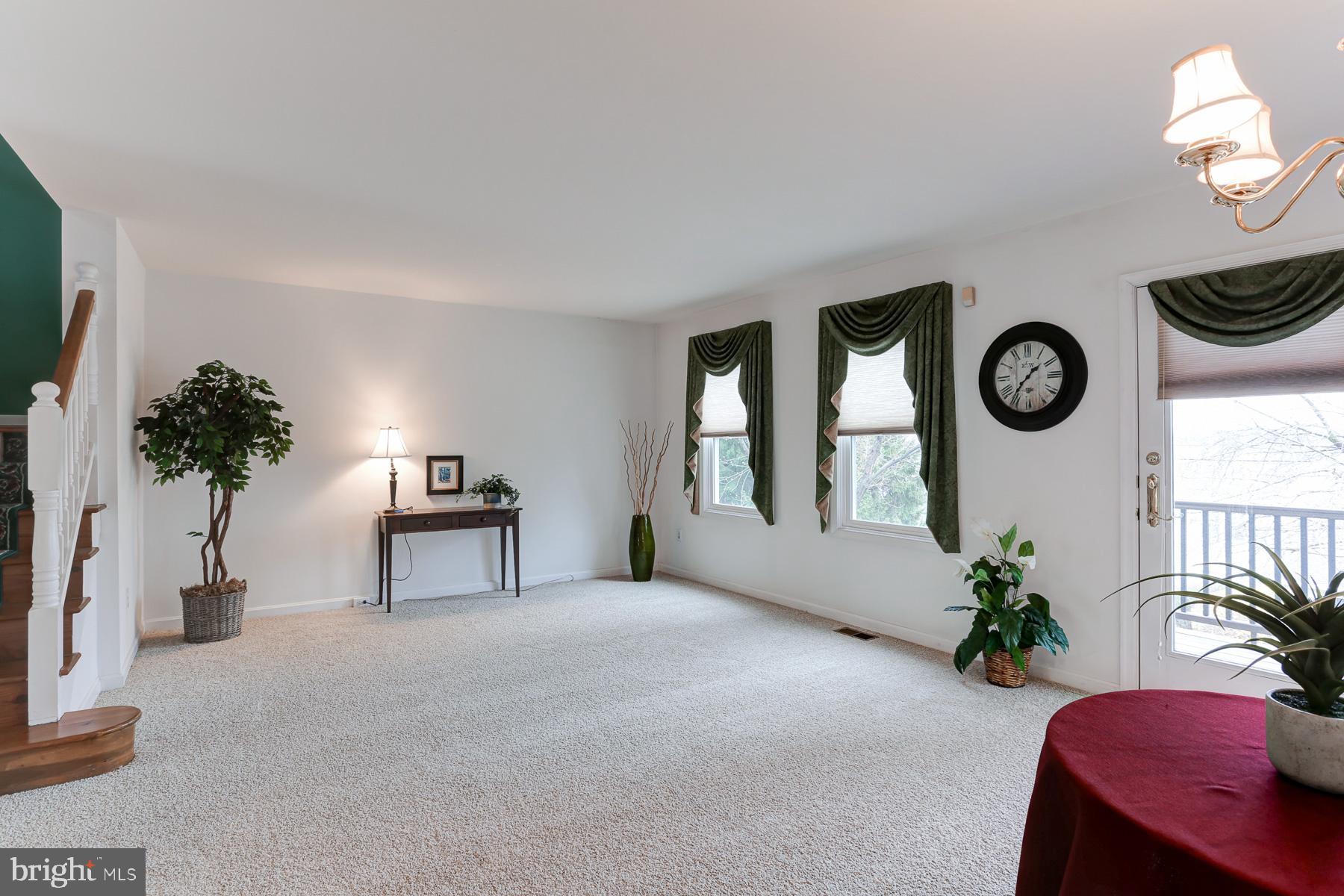 HIDDEN LAKE - Residential