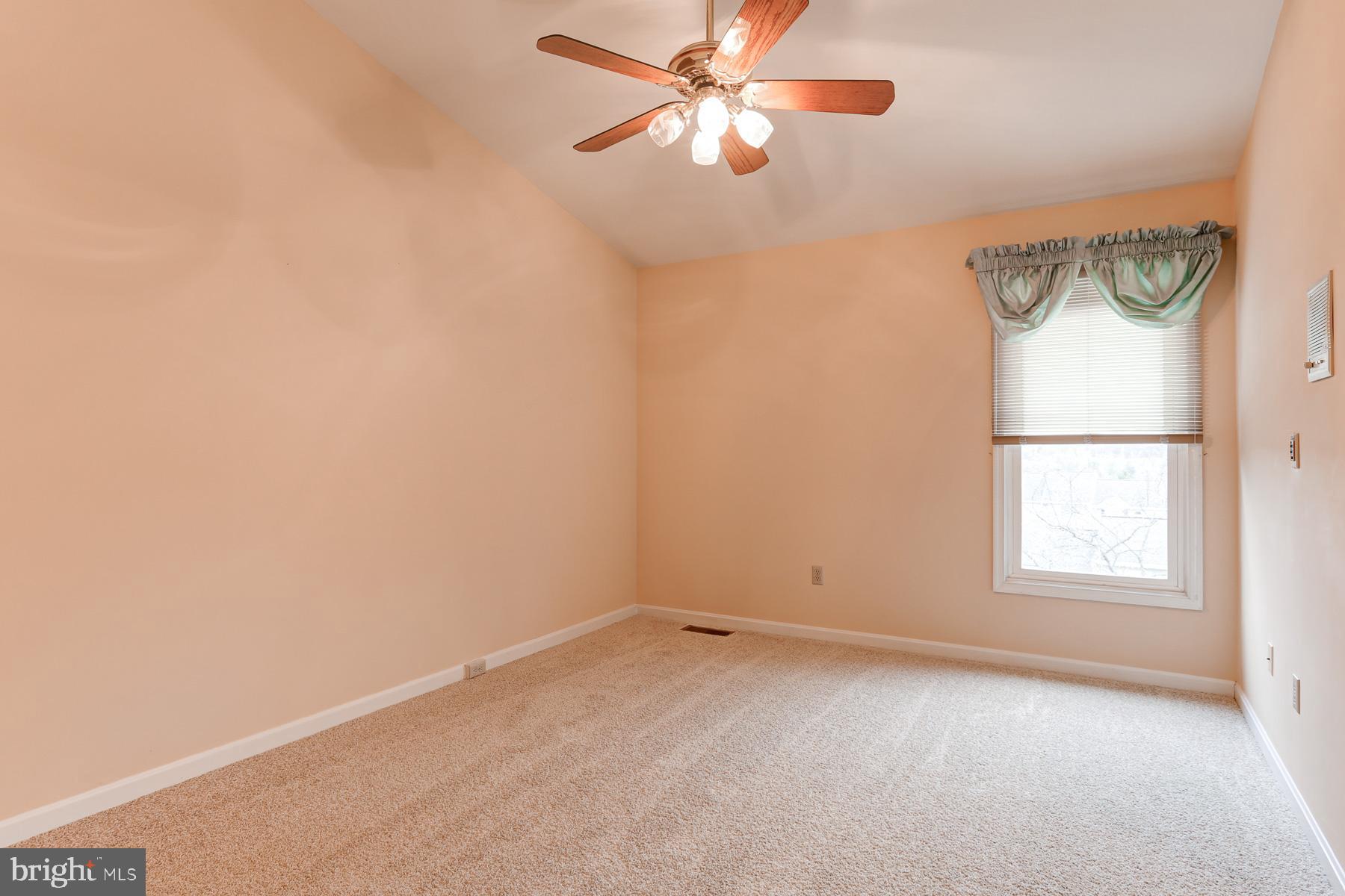 HIDDEN LAKE - Residential