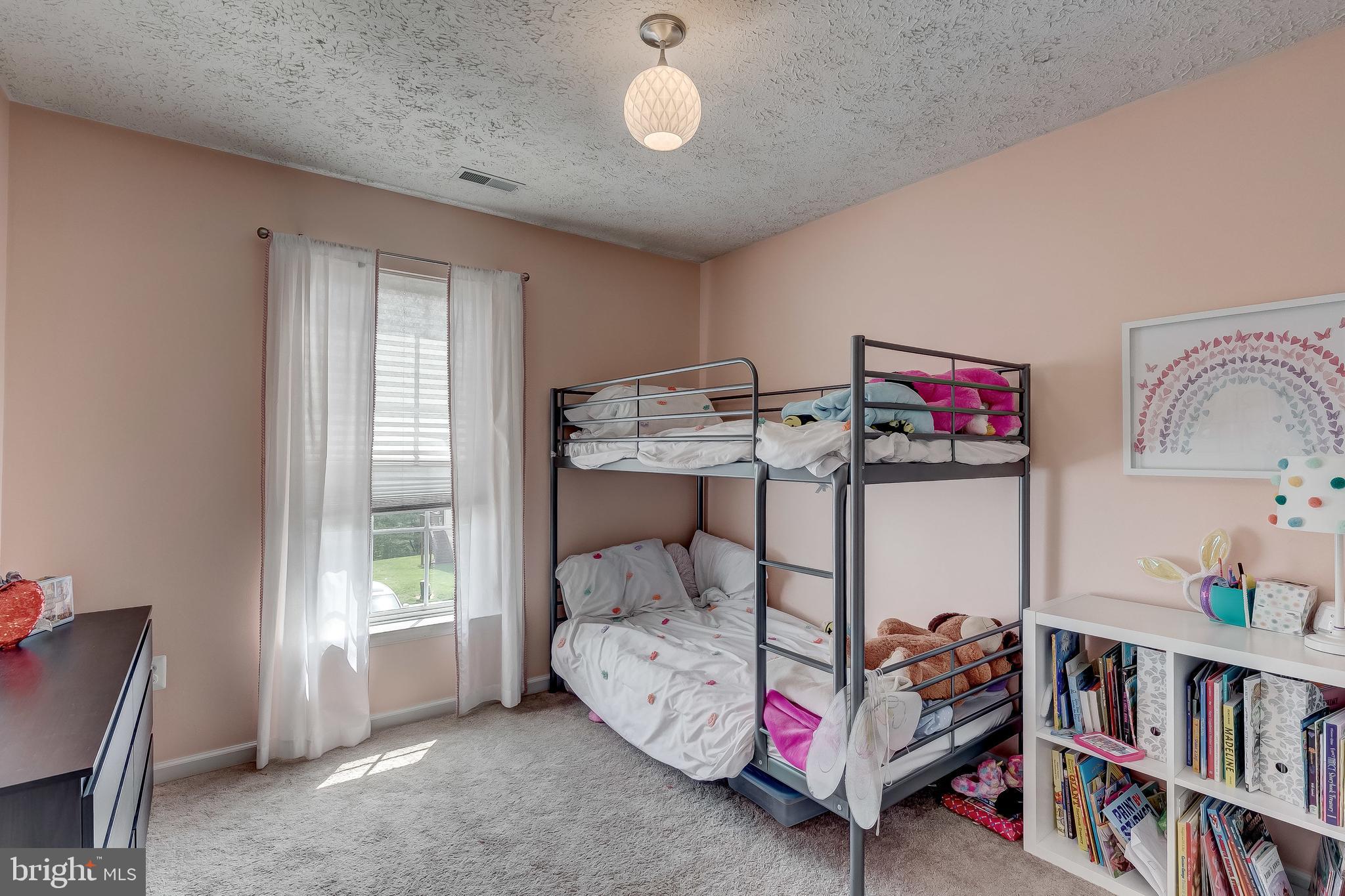 CONSTANT FRIENDSHIP - Residential