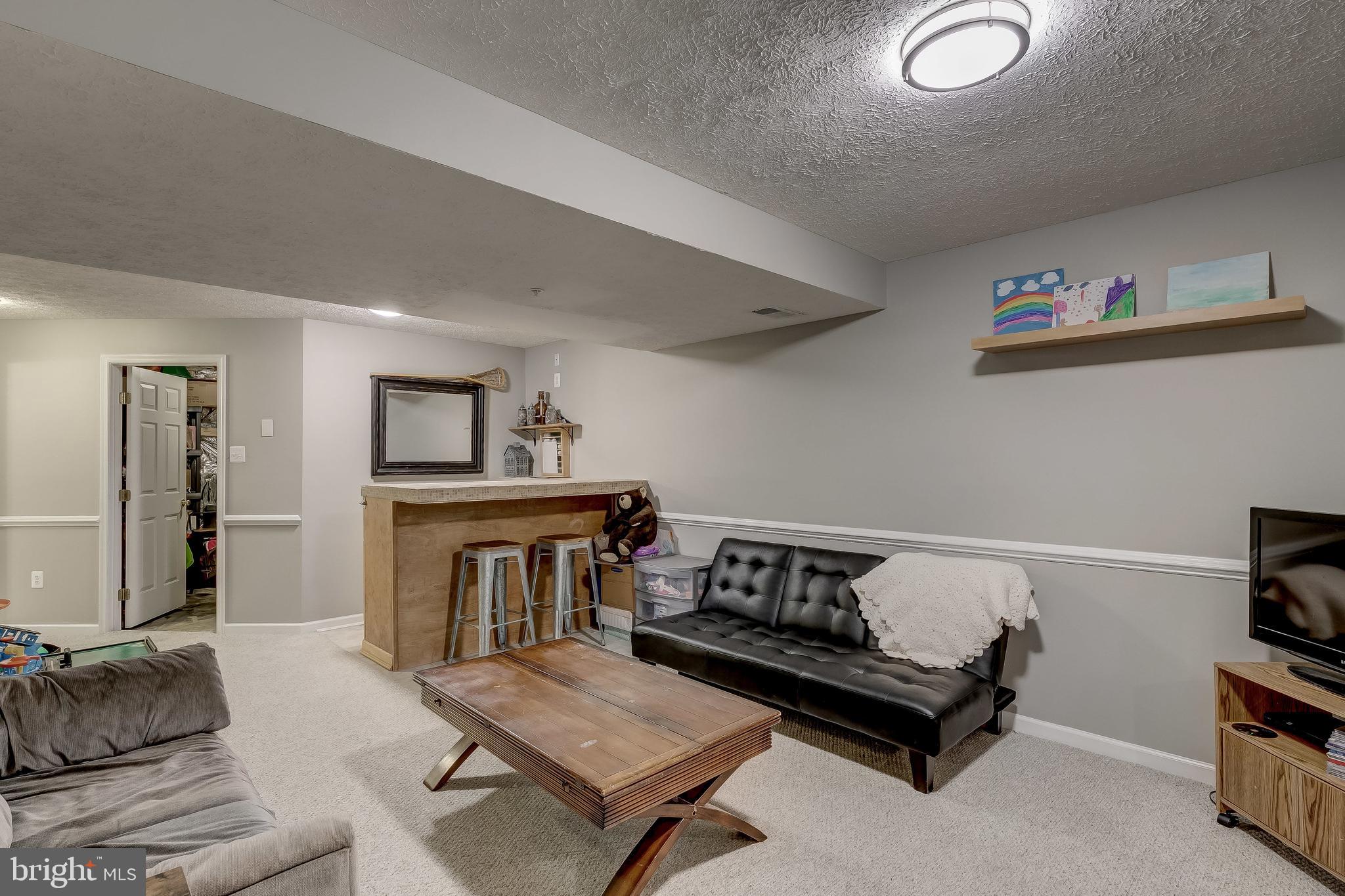 CONSTANT FRIENDSHIP - Residential