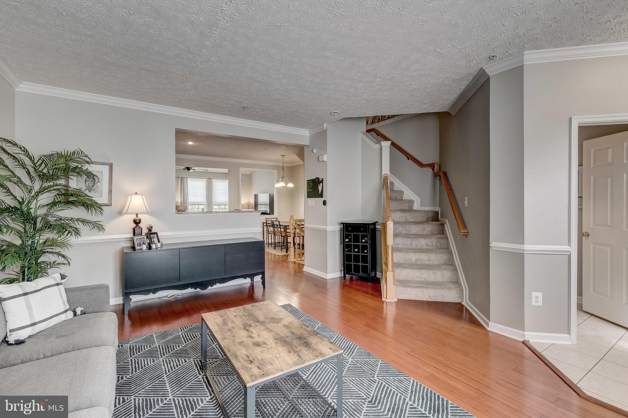 CONSTANT FRIENDSHIP - Residential