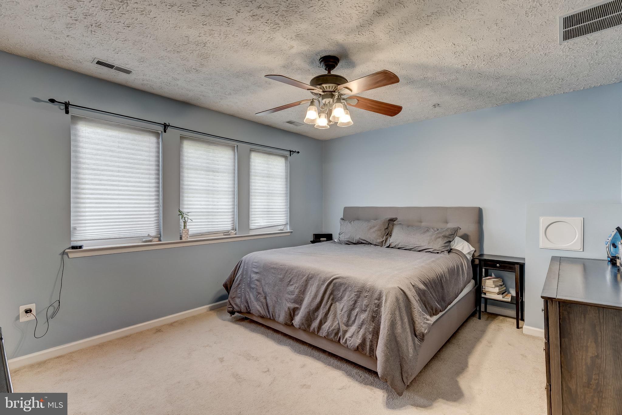 CONSTANT FRIENDSHIP - Residential