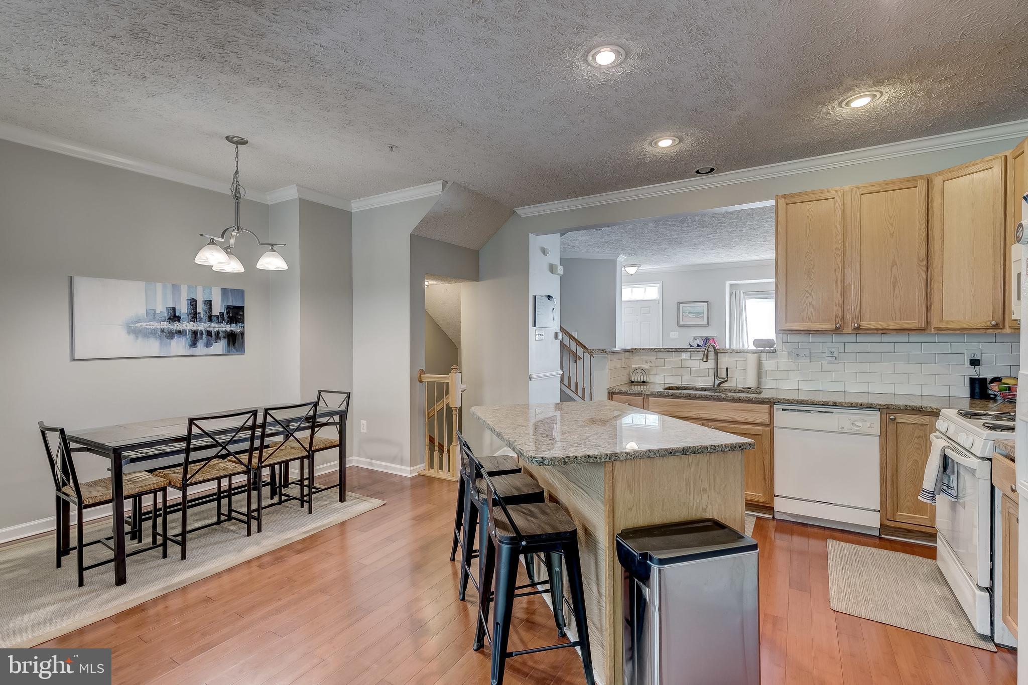 CONSTANT FRIENDSHIP - Residential