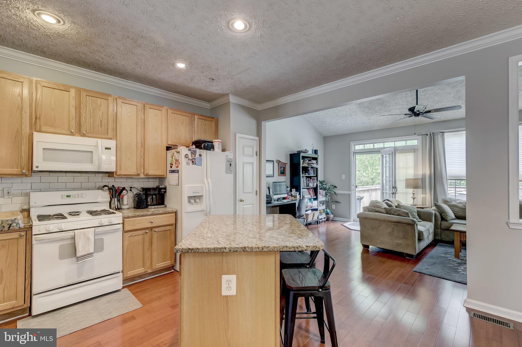 CONSTANT FRIENDSHIP - Residential