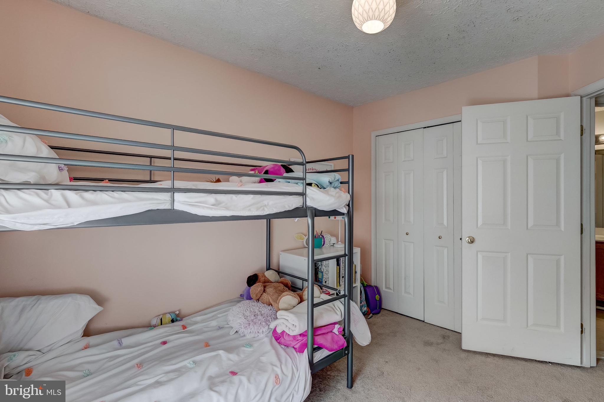 CONSTANT FRIENDSHIP - Residential