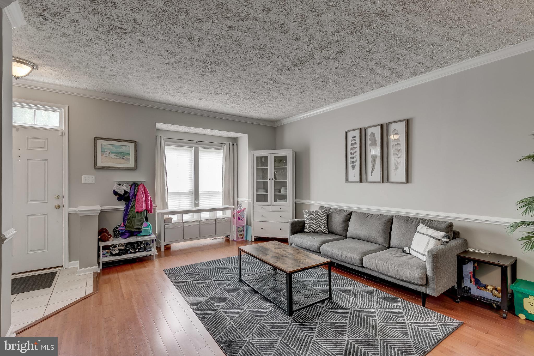 CONSTANT FRIENDSHIP - Residential