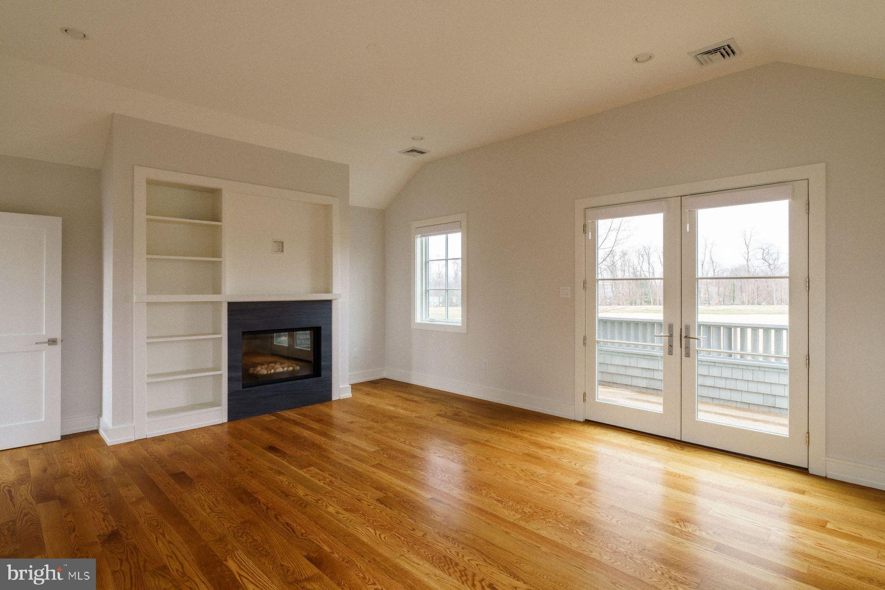 CHESTNUT HILL - Residential