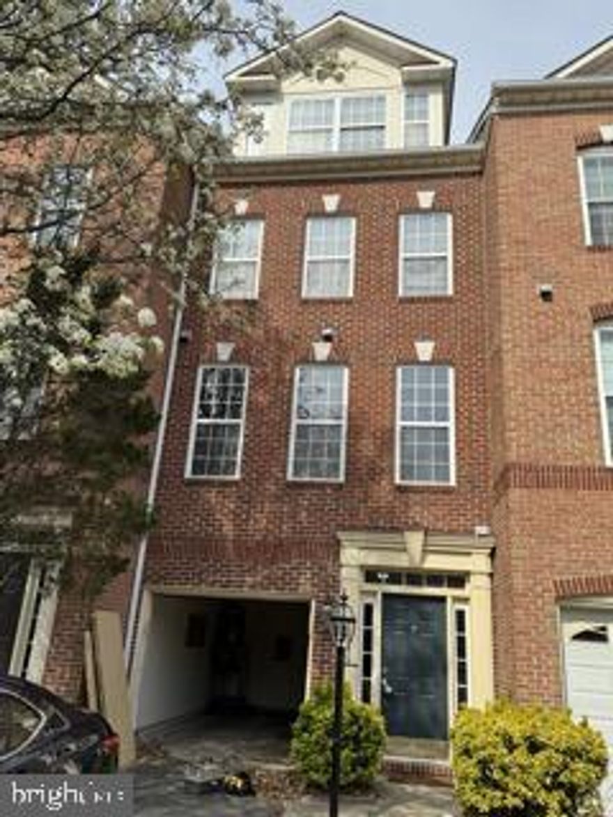 *New photos!* Brand new remodel in the kitchen with white cabinets and marble countertops. Fresh paint through-out entire home. Gorgeous and well-kept brick townhouse in Herndon. Master bedroom with attached sitting room and two walk-in closets. Master bath with large separate soaking tub! Remote gas fireplace. Situated on a low traffic road. Central to shopping centers, and great employers. Less than a mile and half from Fairfax County Parkway!