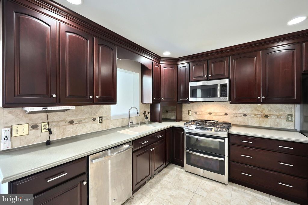 Photo of 2696 Fairway Drive #2696, YORK, PA 17402 (MLS # PAYK2098554)