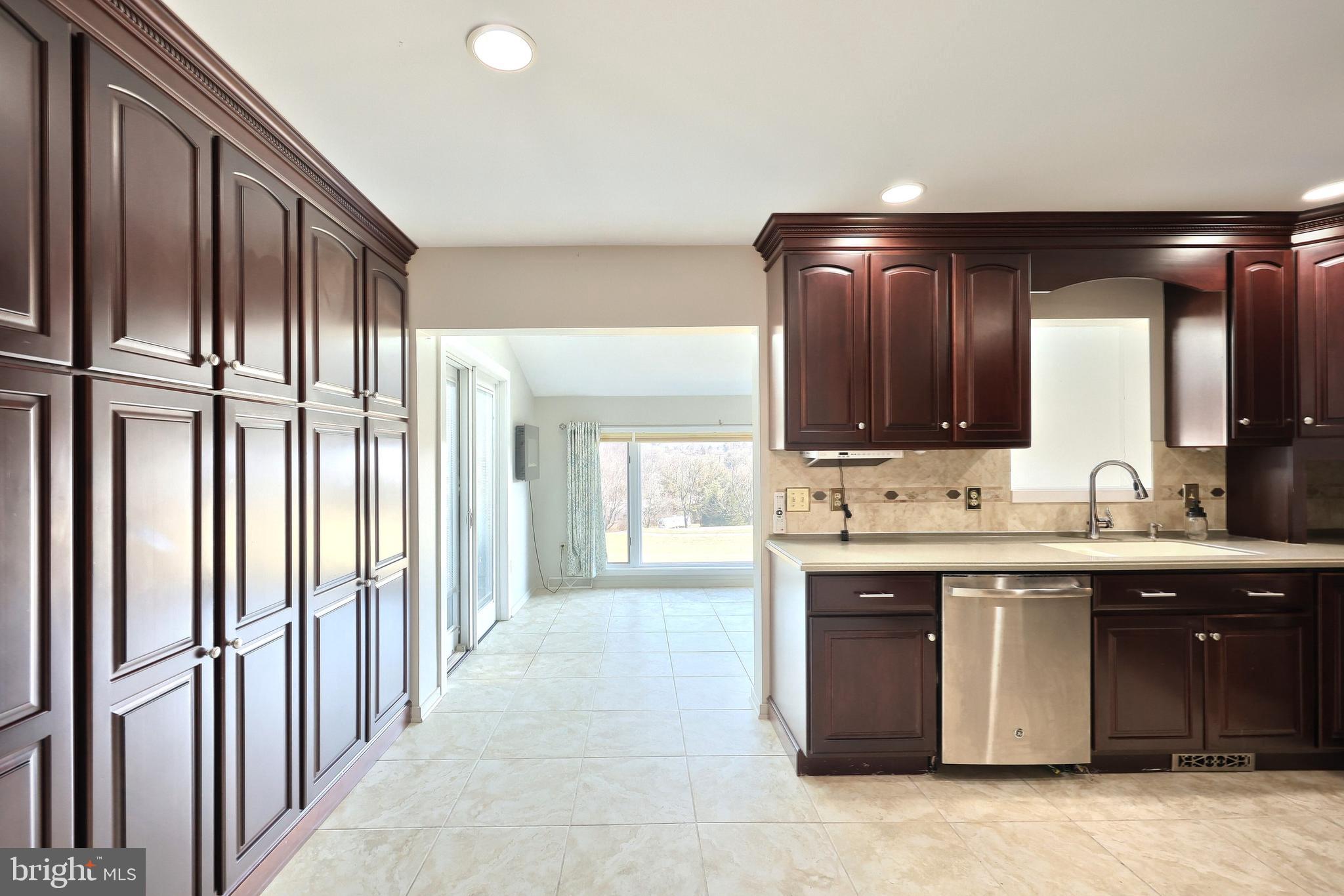 HERITAGE HILLS CONDOS - Residential