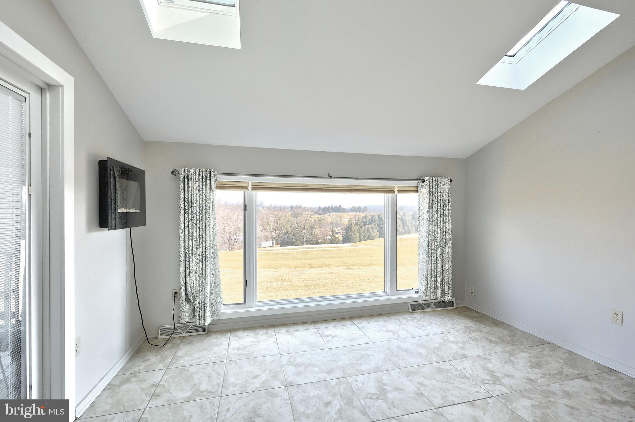 HERITAGE HILLS CONDOS - Residential