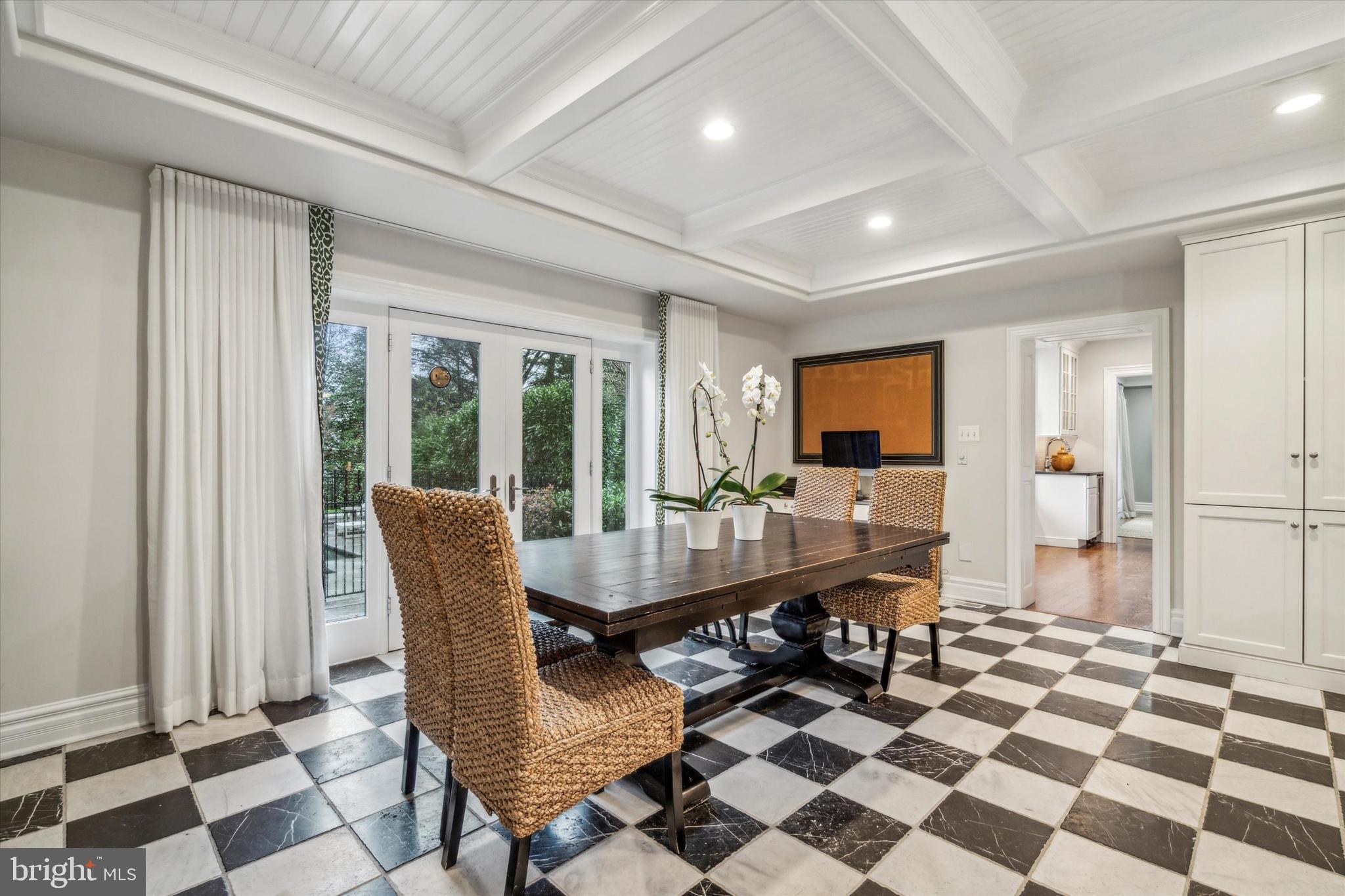 CHESTNUT HILL - Residential